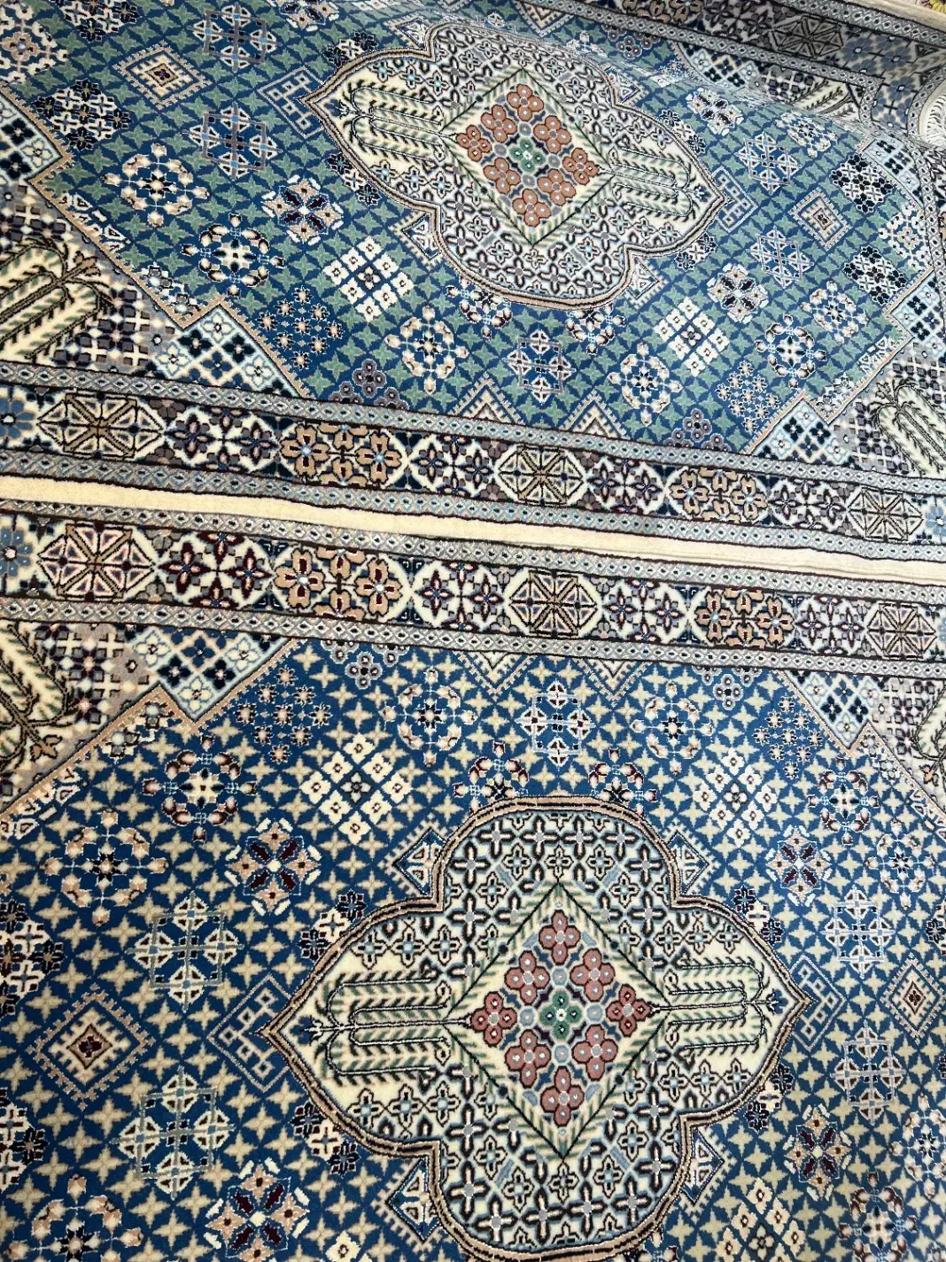 فرش دستبافت  نایین|فرش|اصفهان, نقش جهان|دیوار