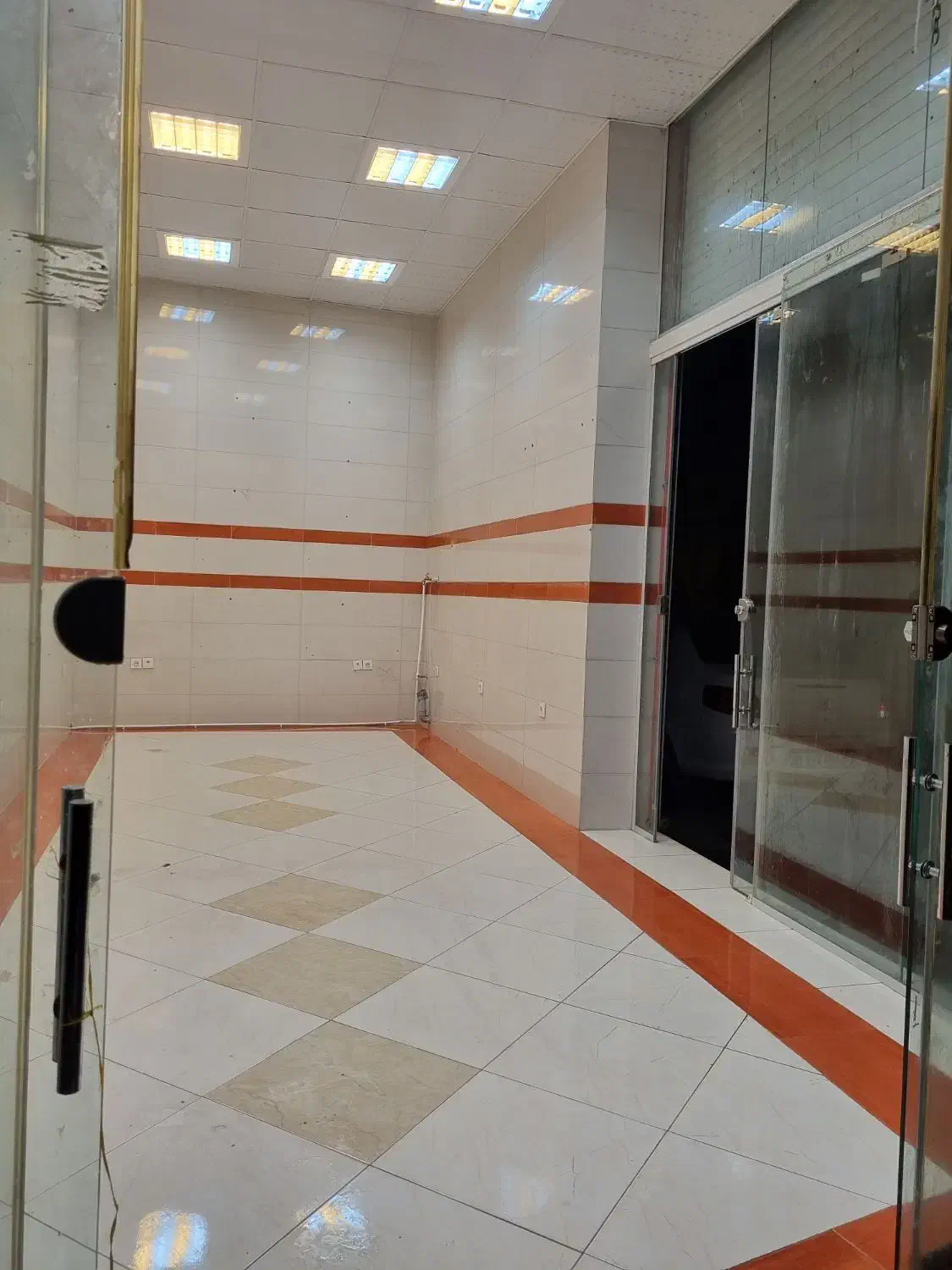 فروش مغازه تجاری ۲۷ متر|فروش مغازه و غرفه|بروجرد, |دیوار