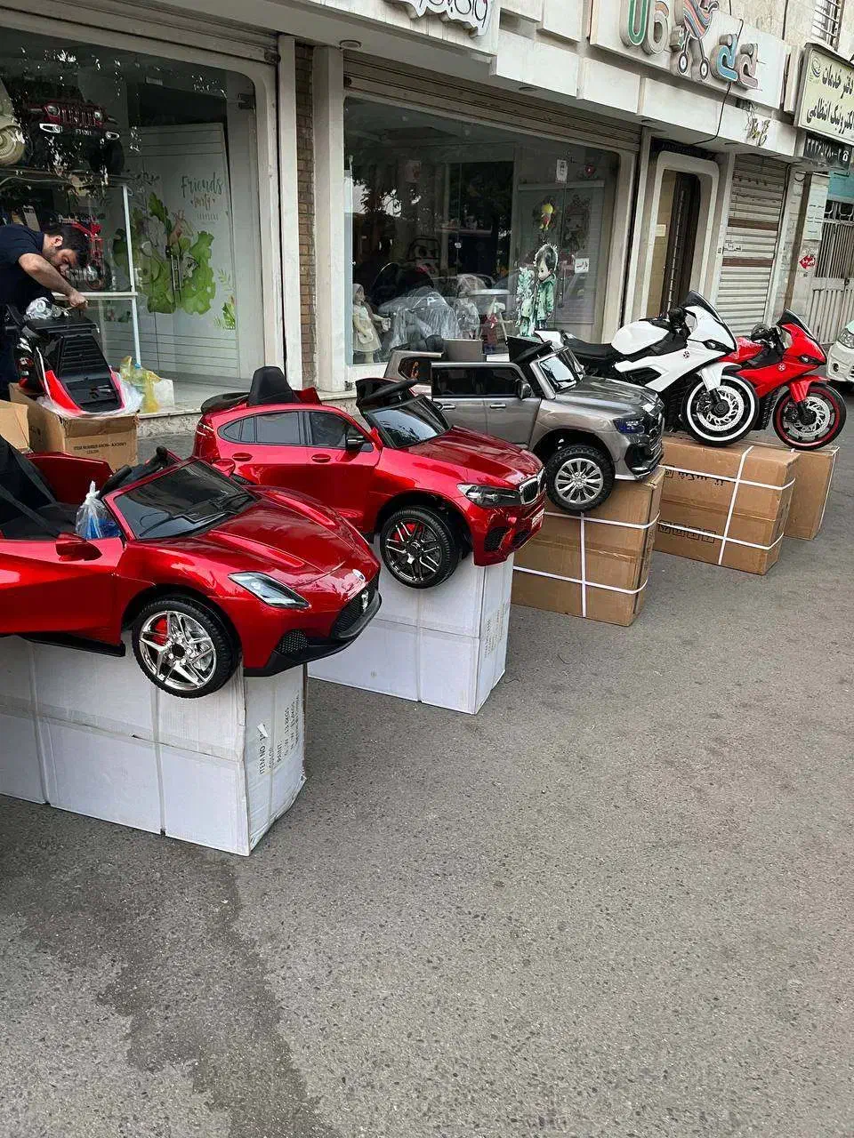 ماشین شارژی بنز Amg فروش اقساطی 4 ماه بدون سود|اسباب و اثاث بچه|تاکستان, |دیوار