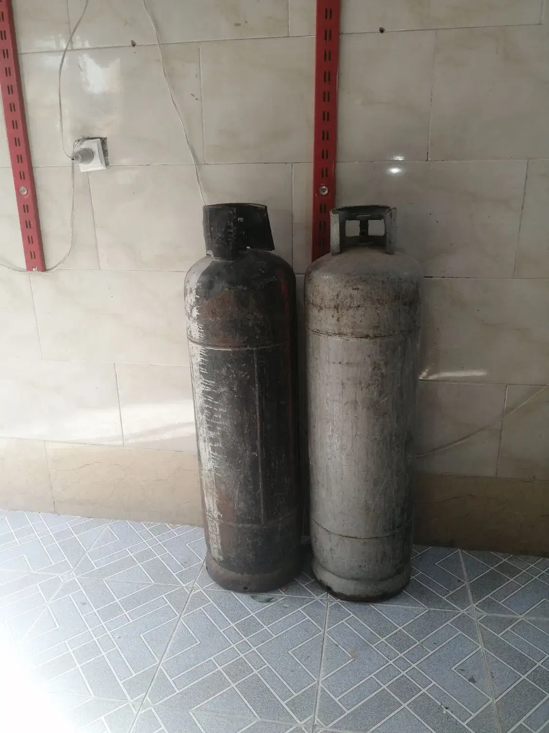 دو عدد کپسول بزرگ سالم|اجاق گاز و لوازم برقی پختوپز|قرچک, قشلاق جیتو|دیوار