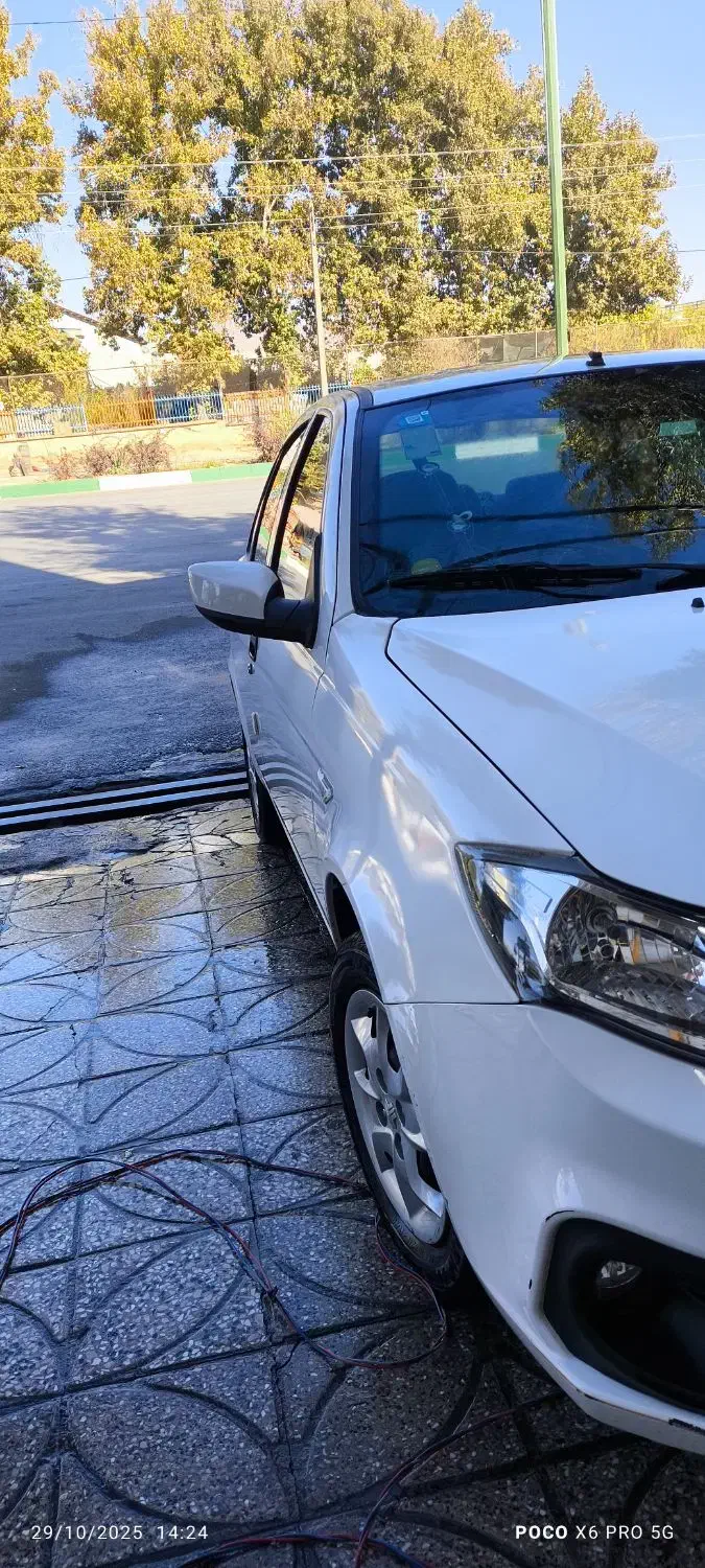 ساینا 402|خودرو سواری و وانت|بروجرد, |دیوار