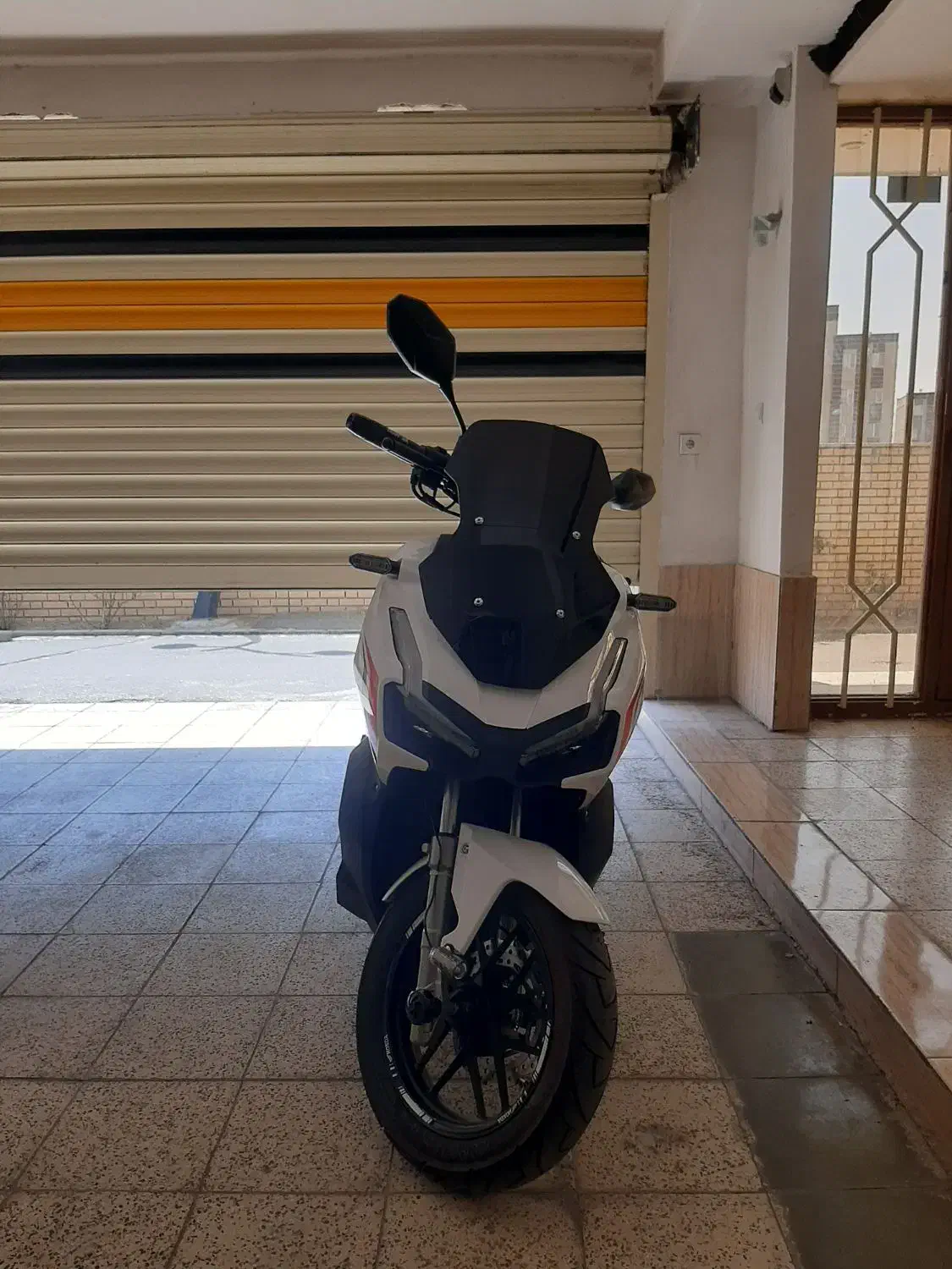 اسکوتر ADV 150|موتورسیکلت|میانه, |دیوار