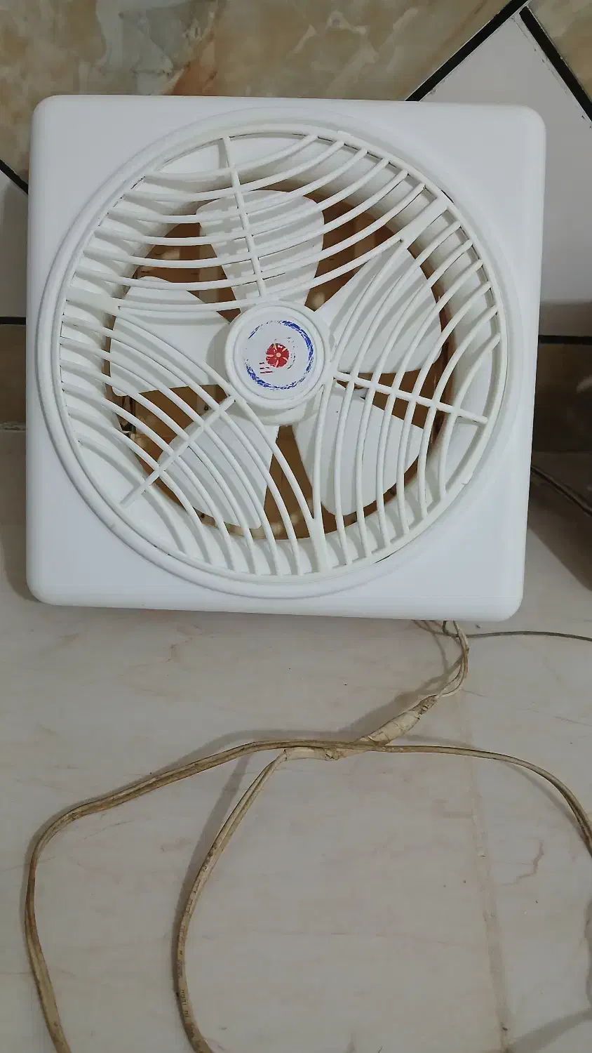 فن درحدنو|پنکه و تصفیهکنندهٔ هوا|باوی, |دیوار