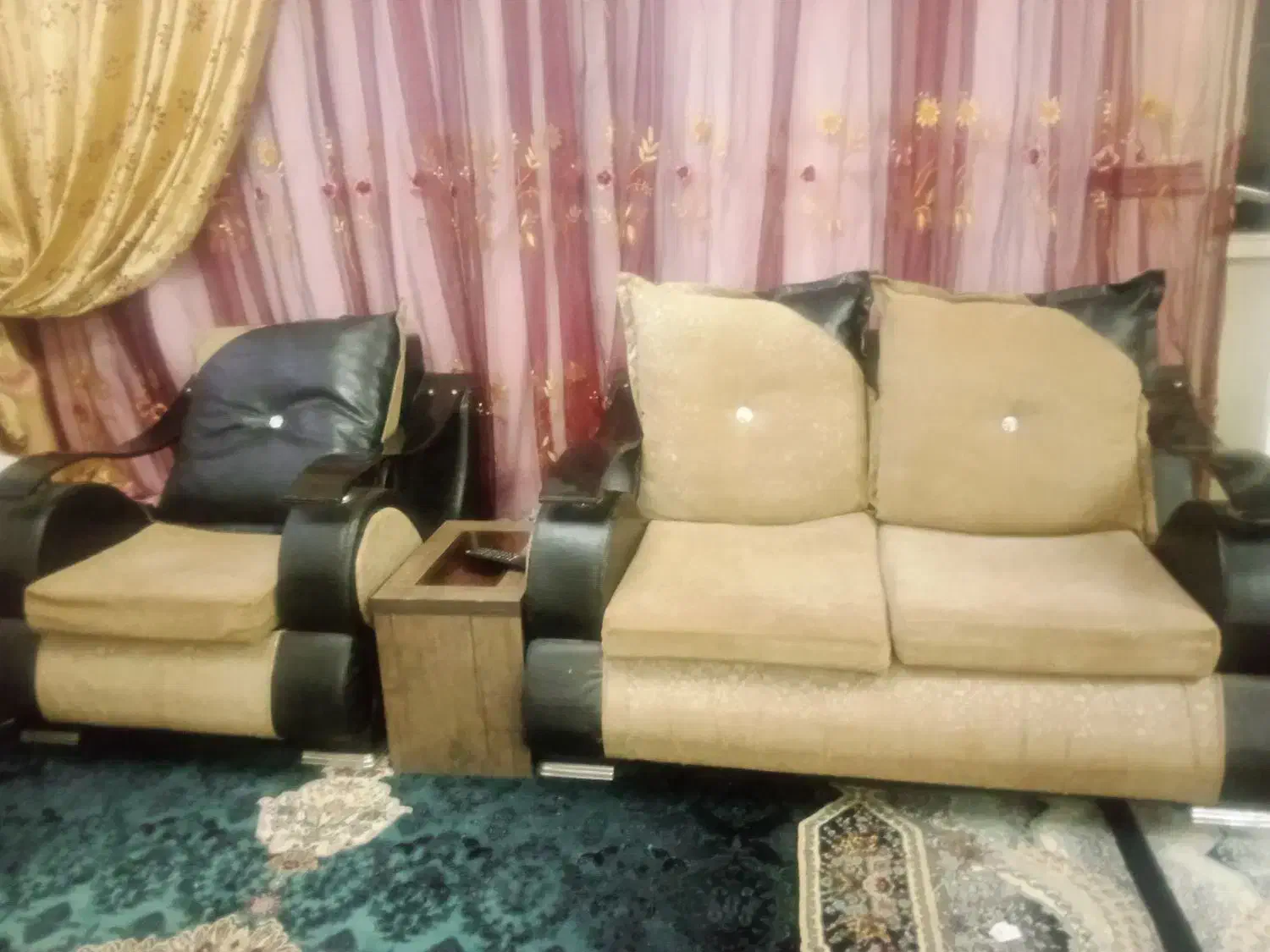 مبل راحتی قیمت 4ملیون آدرس رازی 16|مبلمان خانگی و میز عسلی|سبزوار, فرهنگیان|دیوار