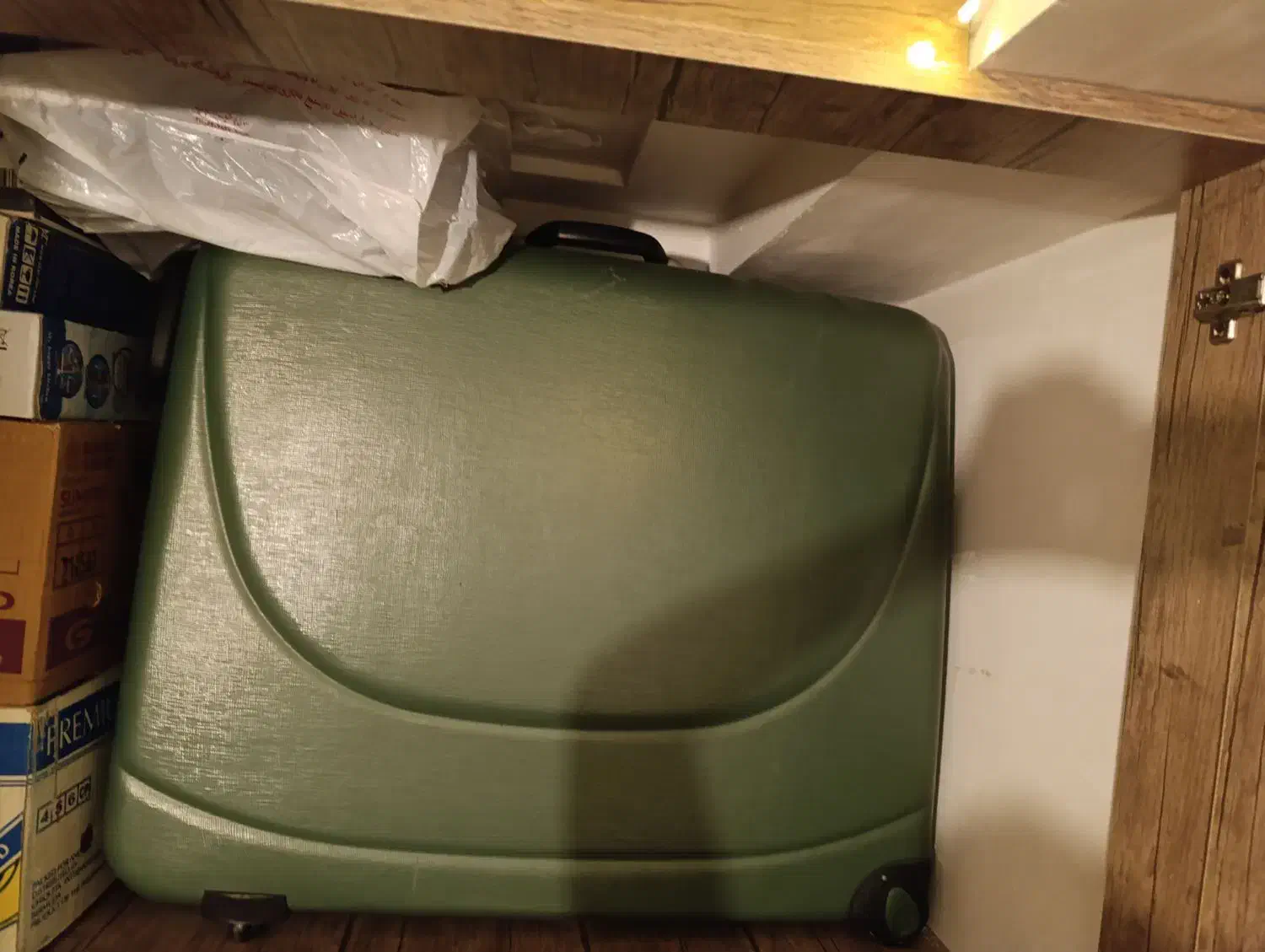 چمدان|کیف، کفش، کمربند|اردبیل, |دیوار