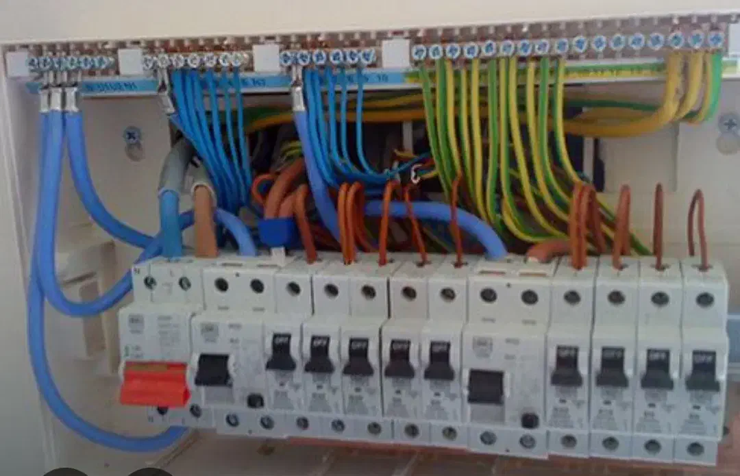 خدمات تعمیرات الکتریکی و برق خانگی و صنعتی سیار|خدمات پیشه و مهارت|بندرعباس, |دیوار