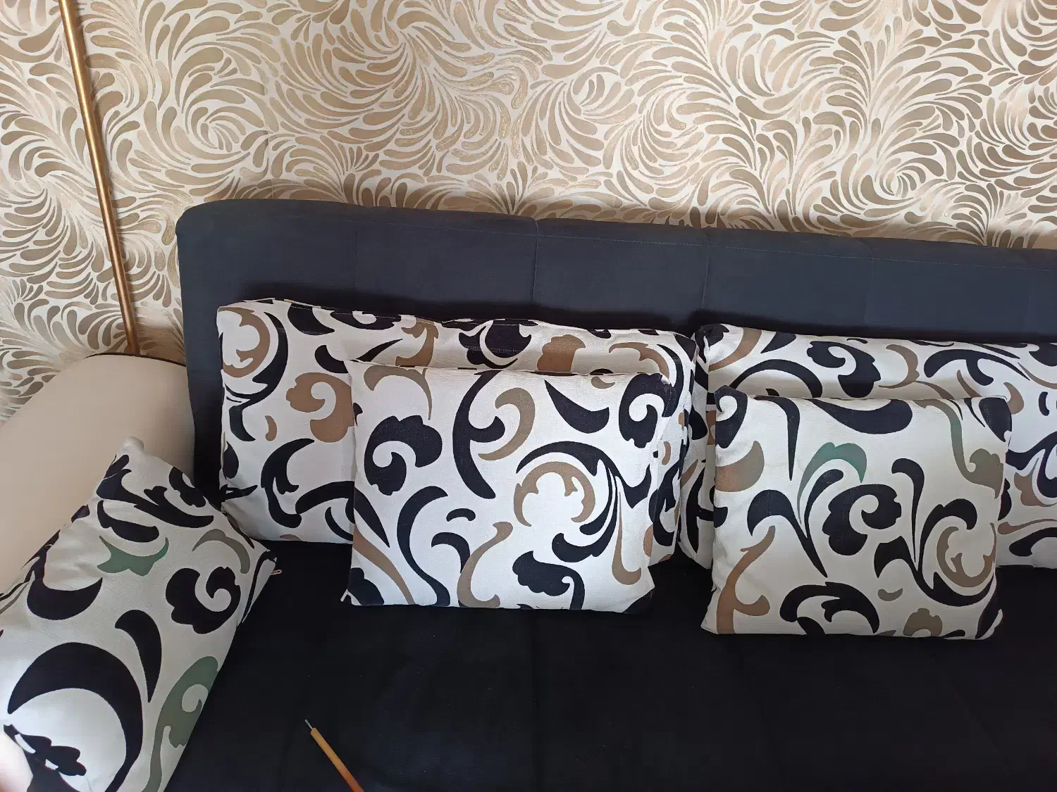 یک دست مبلمان راحتی سایز بزرگ بسیار راحت و شیک|مبلمان خانگی و میز عسلی|همدان, |دیوار