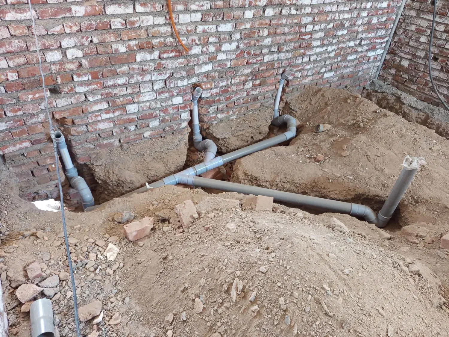 لوله کش آب و فاضلاب ساختمان|خدمات پیشه و مهارت|خاش, |دیوار