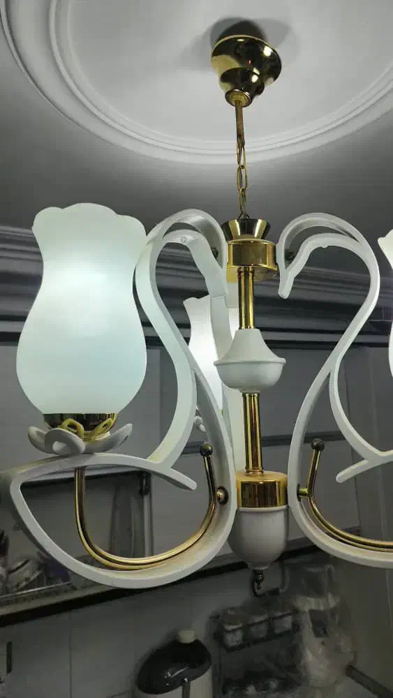 لوستر تمیز و ۳شعله|لوستر و چراغ آویز|همدان, |دیوار