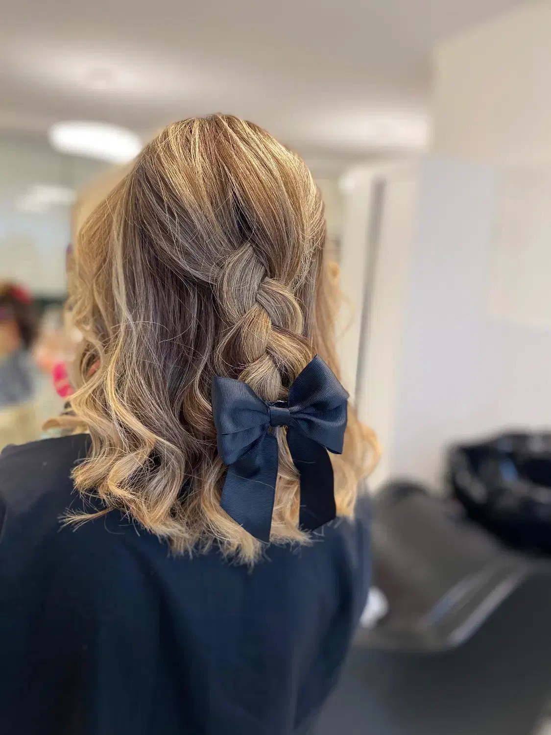 استخدام خدمتکار سالن زیبایی ظفر نزدیک مترو|استخدام سرایداری و نظافت|تهران, زرگنده|دیوار