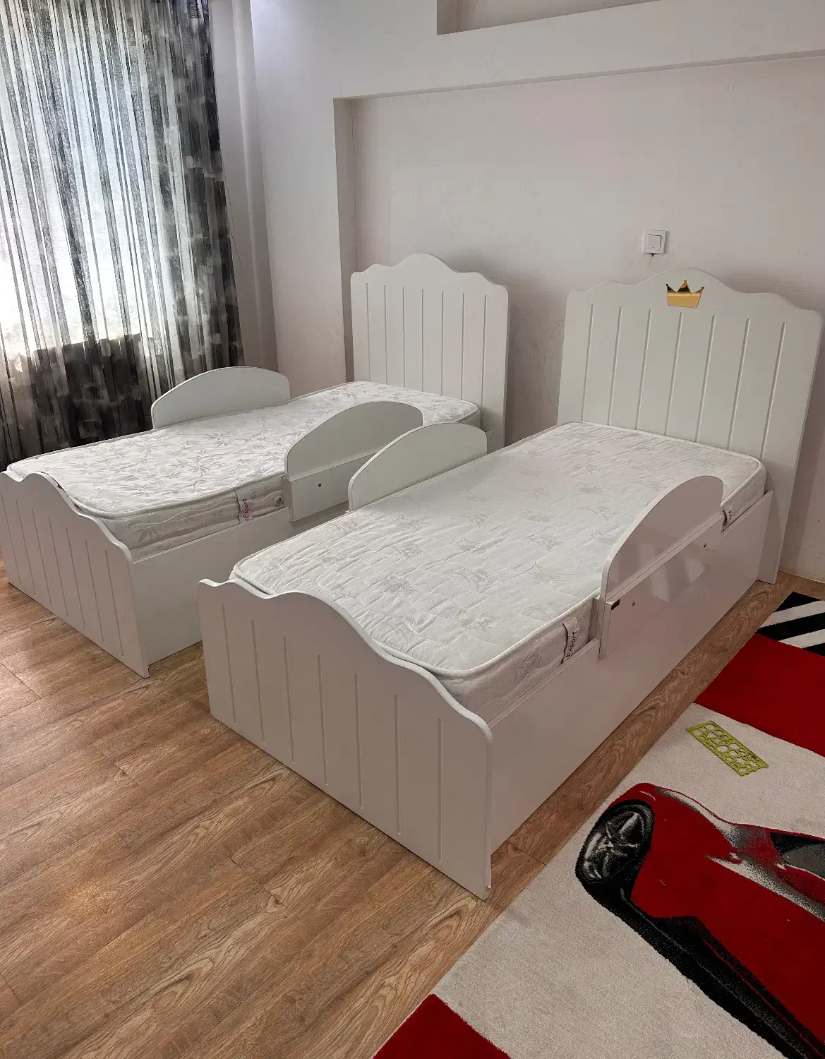 تخت خواب|تخت و سرویس خواب|آشخانه, |دیوار