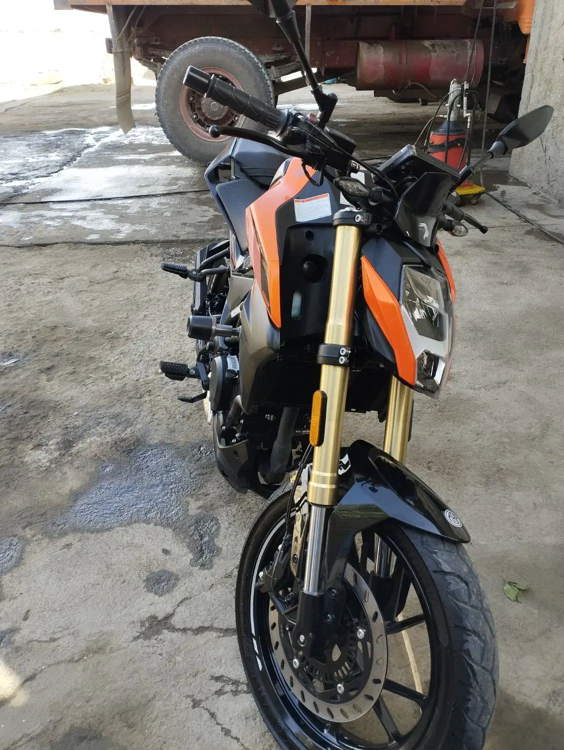 موتور سیکلت کی وی 250|موتورسیکلت|هشتگرد, خور|دیوار