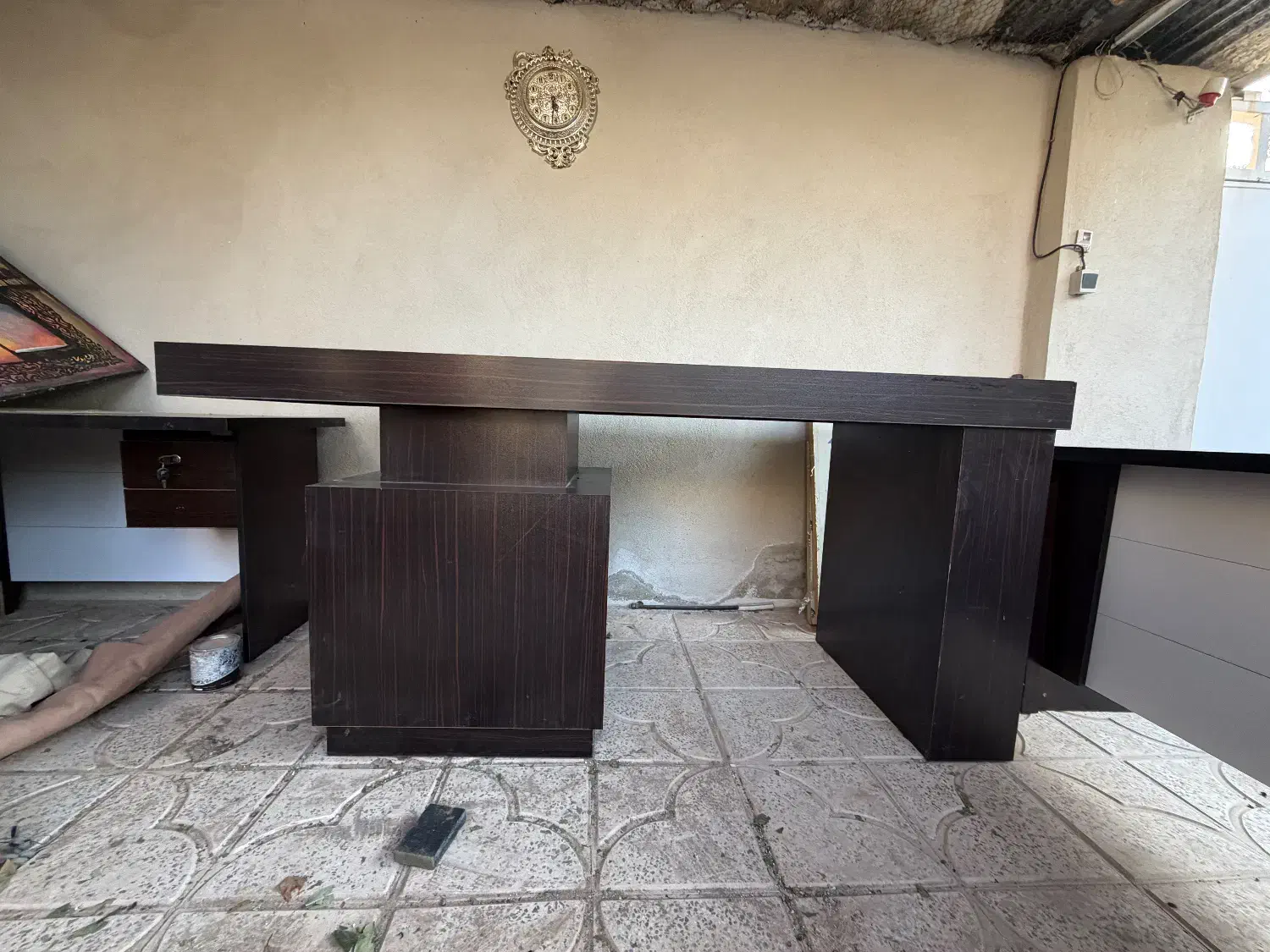 یک میز مدیریت و دو میز اداری|مبلمان اداری|قزوین, |دیوار