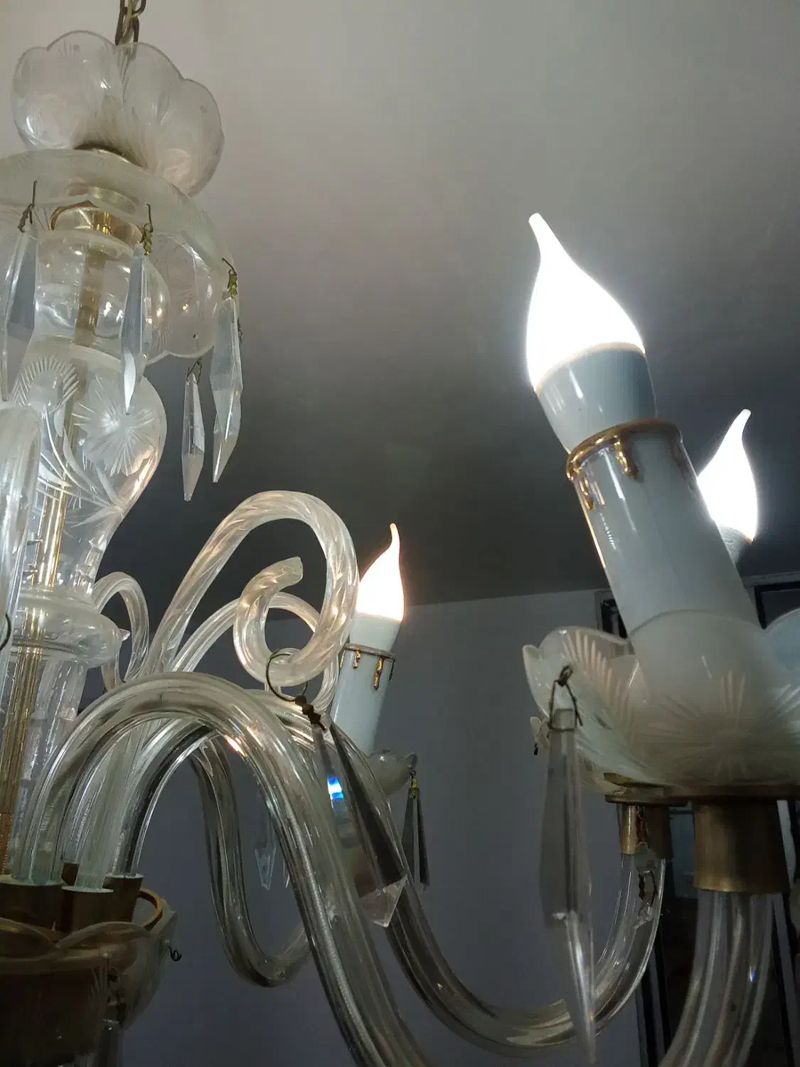 لوستر6لامپه سفید و طلایی|لوستر و چراغ آویز|اسلام‌‌آباد غرب, |دیوار