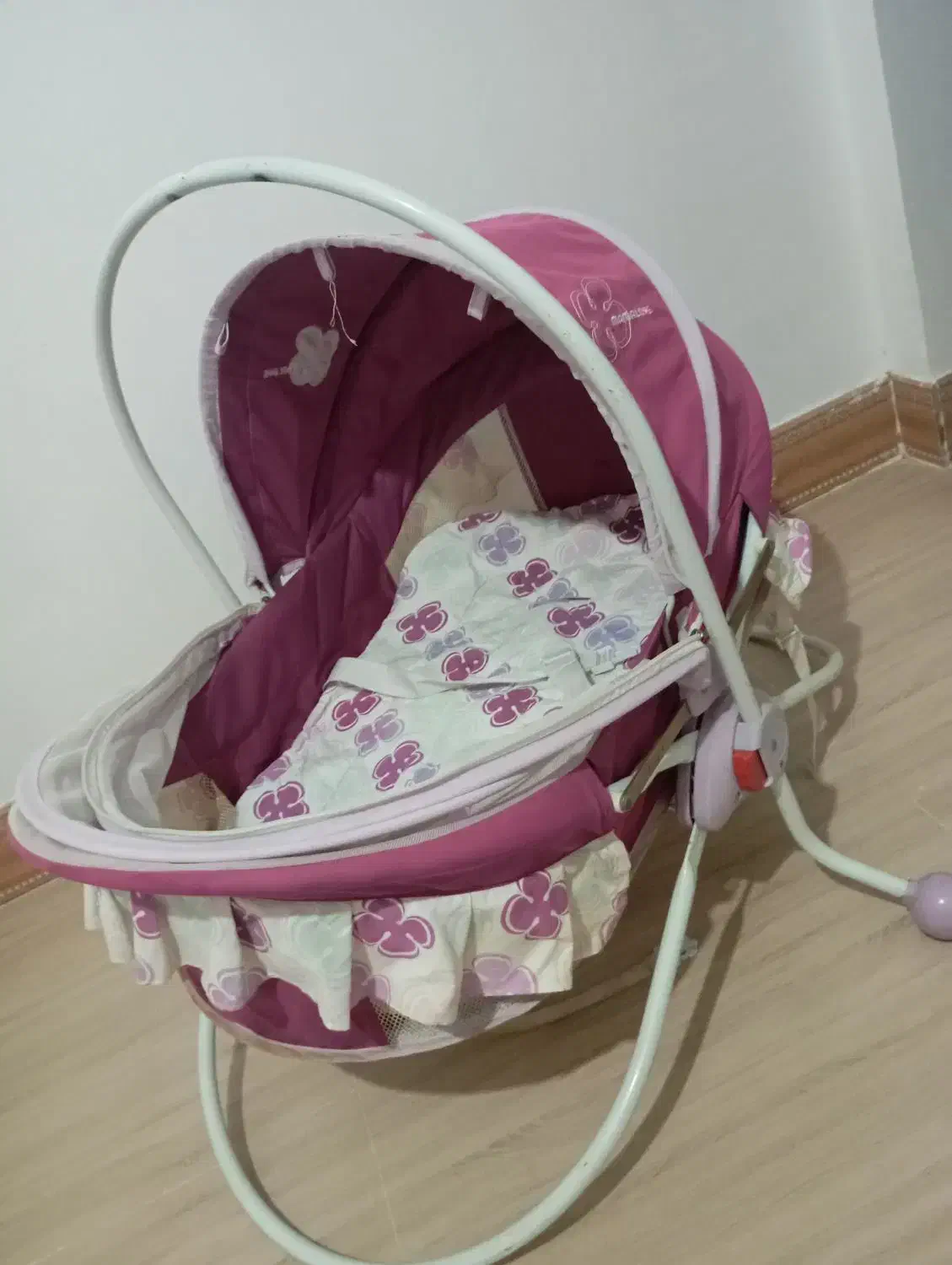 گهواره کودک|تخت و صندلی بچه|قیدار, |دیوار