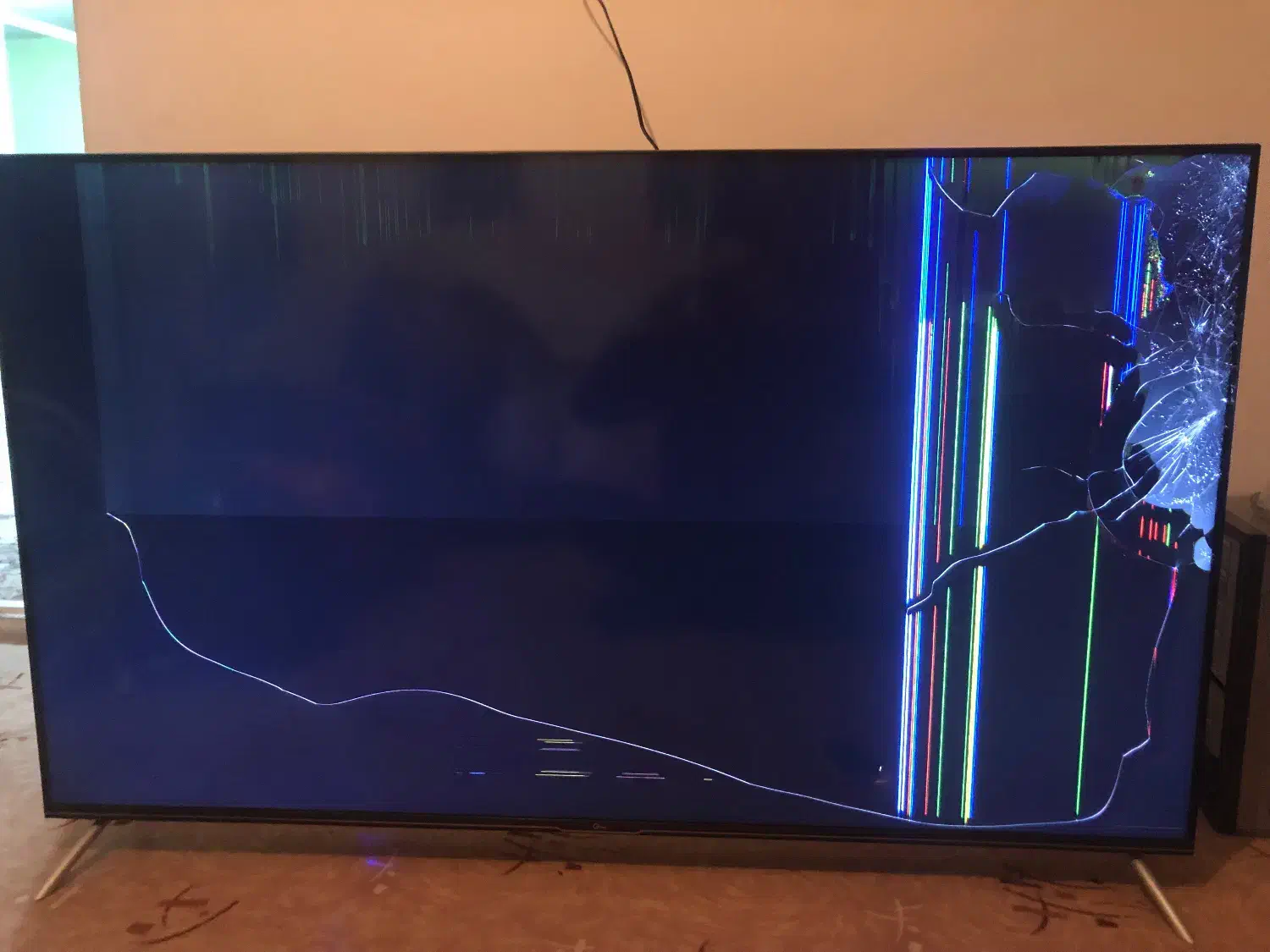 تلوزیون شکسته جی پلاس۶۵ اینچ|تلویزیون و پروژکتور|لاهیجان, کوی خزر|دیوار