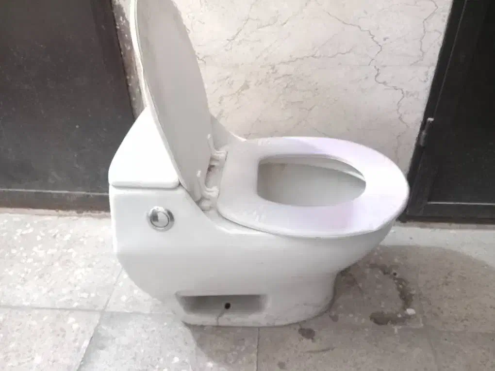 توالت  فرنگی|لوازم سرویس بهداشتی|اندیشه, اندیشه فاز ۱|دیوار