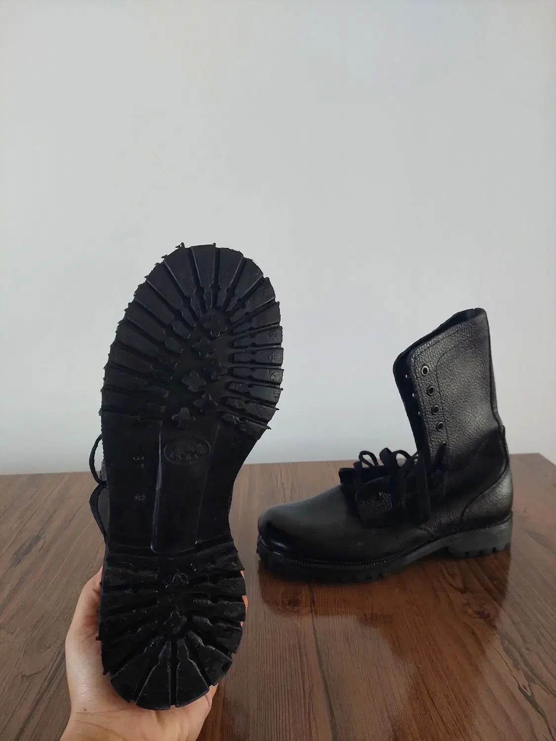 پوتین|کیف، کفش، کمربند|بندر ترکمن, |دیوار