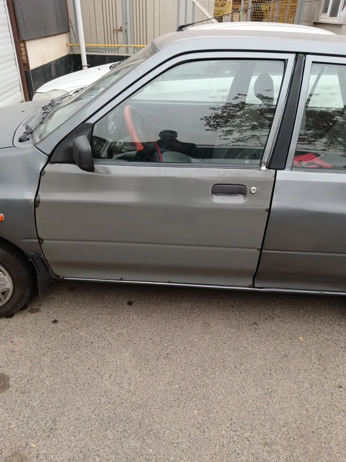 درب سالم ولی بدون رنگ پراید|قطعات یدکی و لوازم جانبی|تبریز, |دیوار