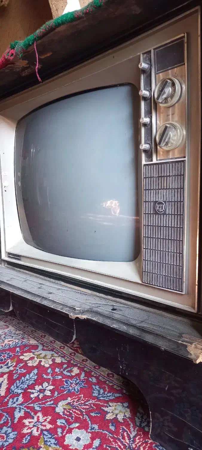 تلویزیون قدیمی RTI|تلویزیون و پروژکتور|همدان, |دیوار