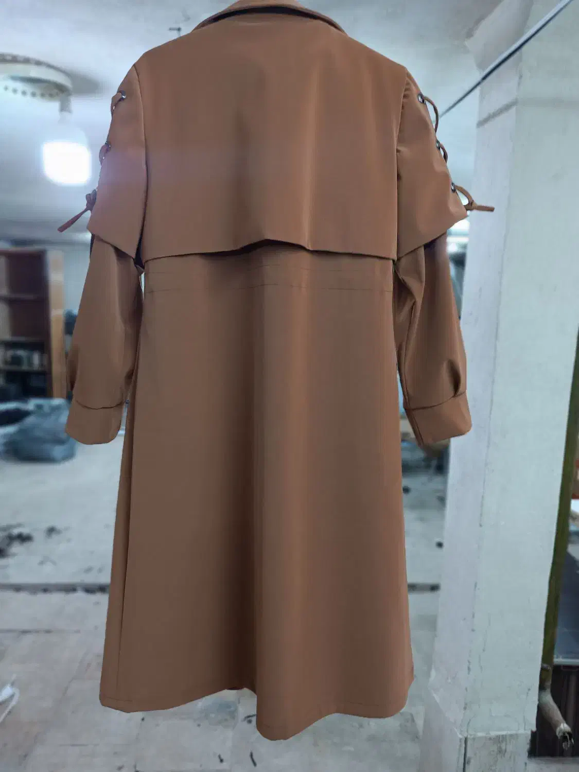 پالتو بارانی|لباس|بهار, |دیوار