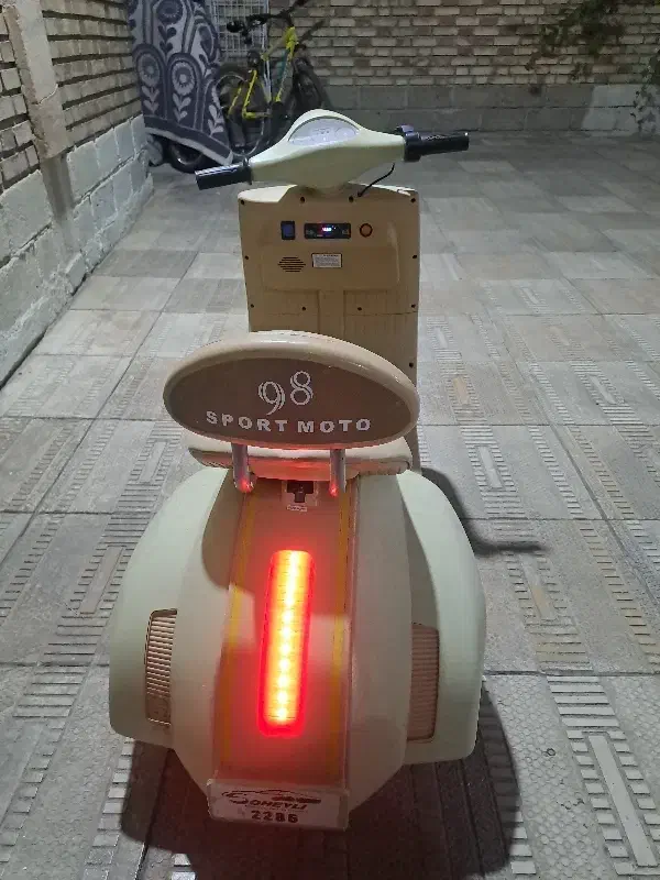 یک موتور شارژی کاملا نو بفروش میرسد|دوچرخه، اسکیت، اسکوتر|بوکان, |دیوار