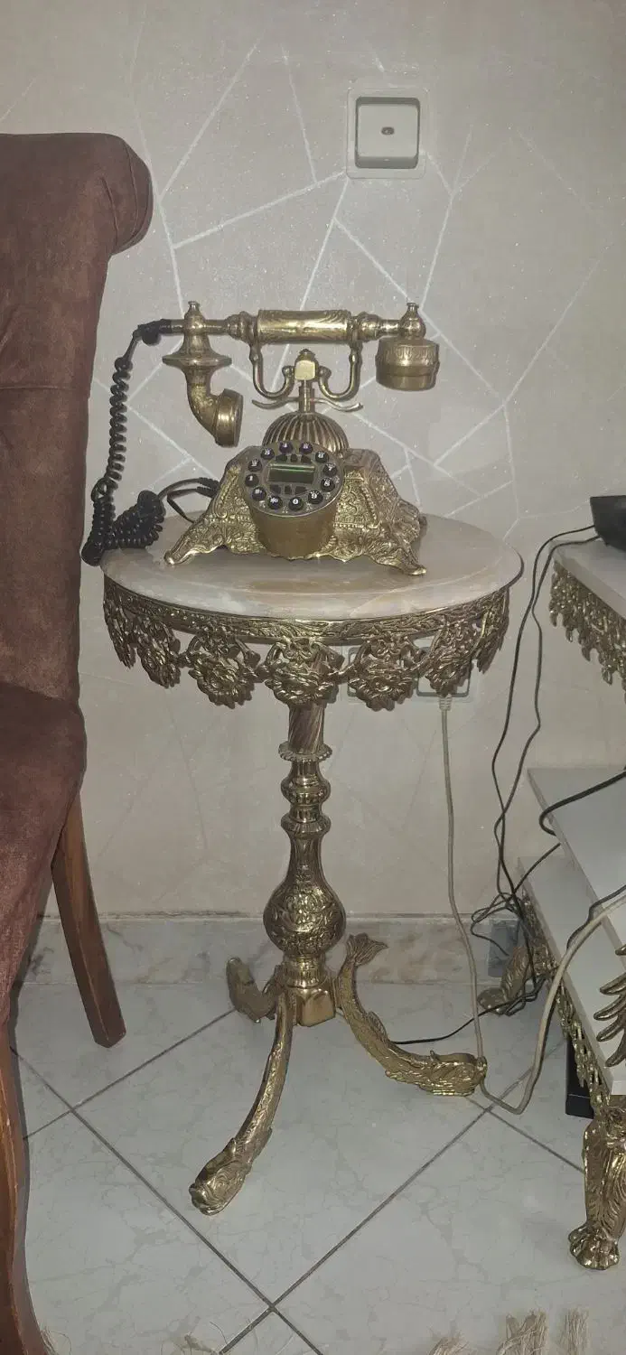 گوشی تلفن و میز تلفن برنجی|تلفن رومیزی|کرج, گلشهر|دیوار