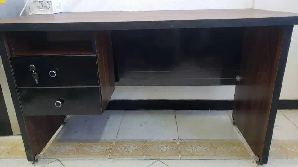 میز تحریر و کامپیوتر|میز تحریر و کامپیوتر|صدرا-فارس, فاز ۱|دیوار