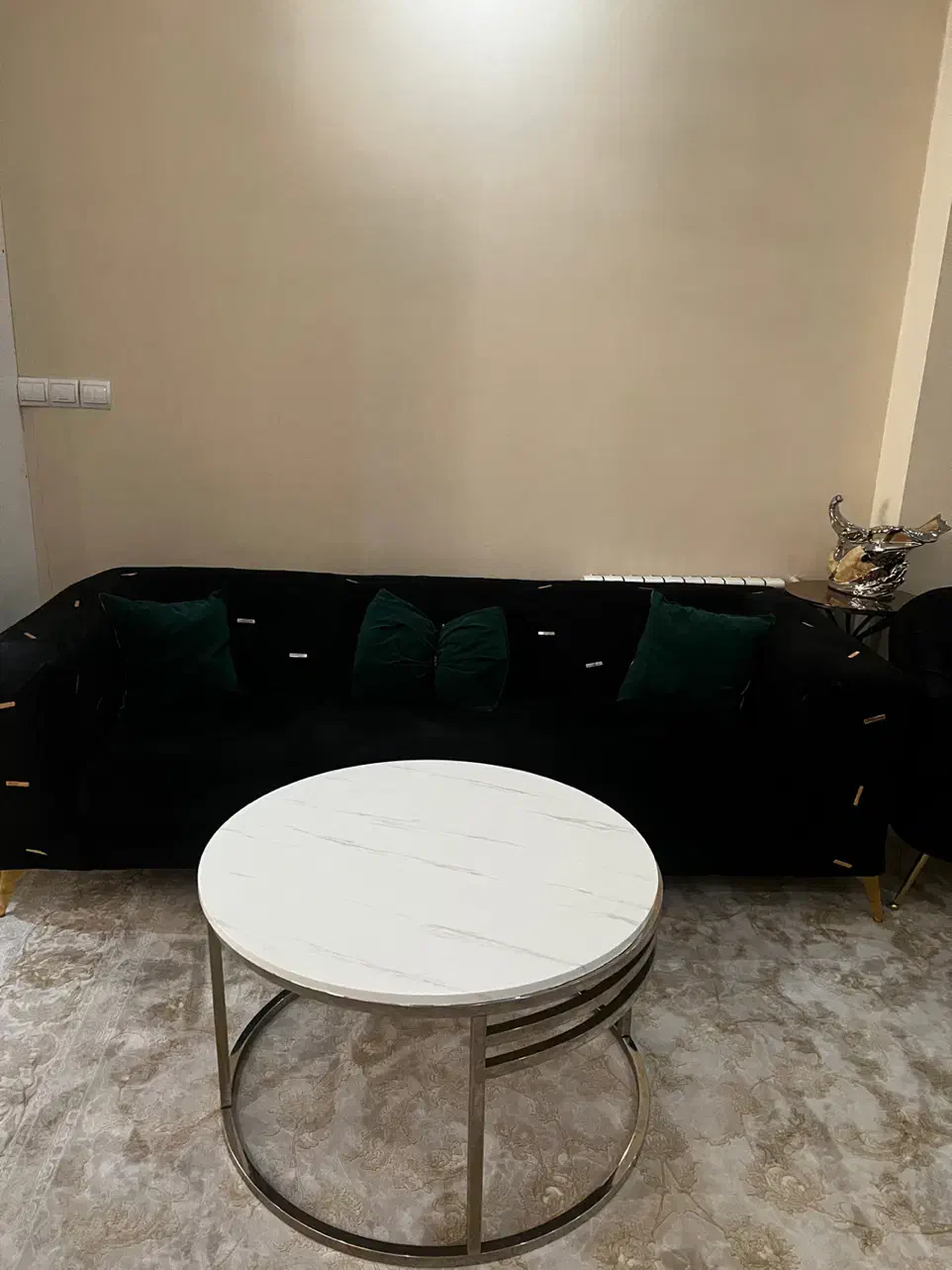 مبل راحتی ۵ نفره با میز جلو میلی وعسلی|مبلمان خانگی و میز عسلی|تهران, آذربایجان|دیوار