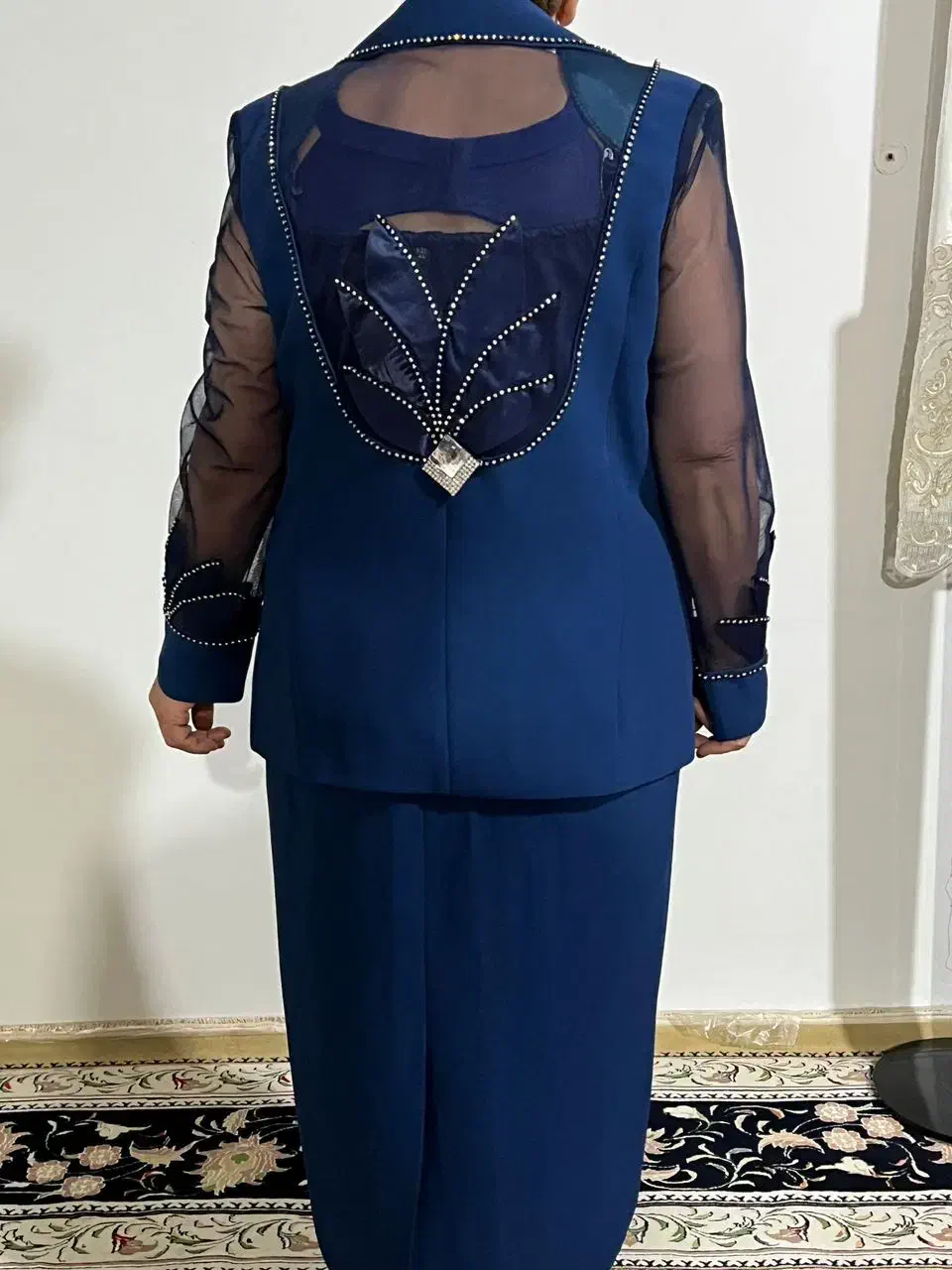 لباس مجلسی|لباس|مرزن‌آباد, |دیوار