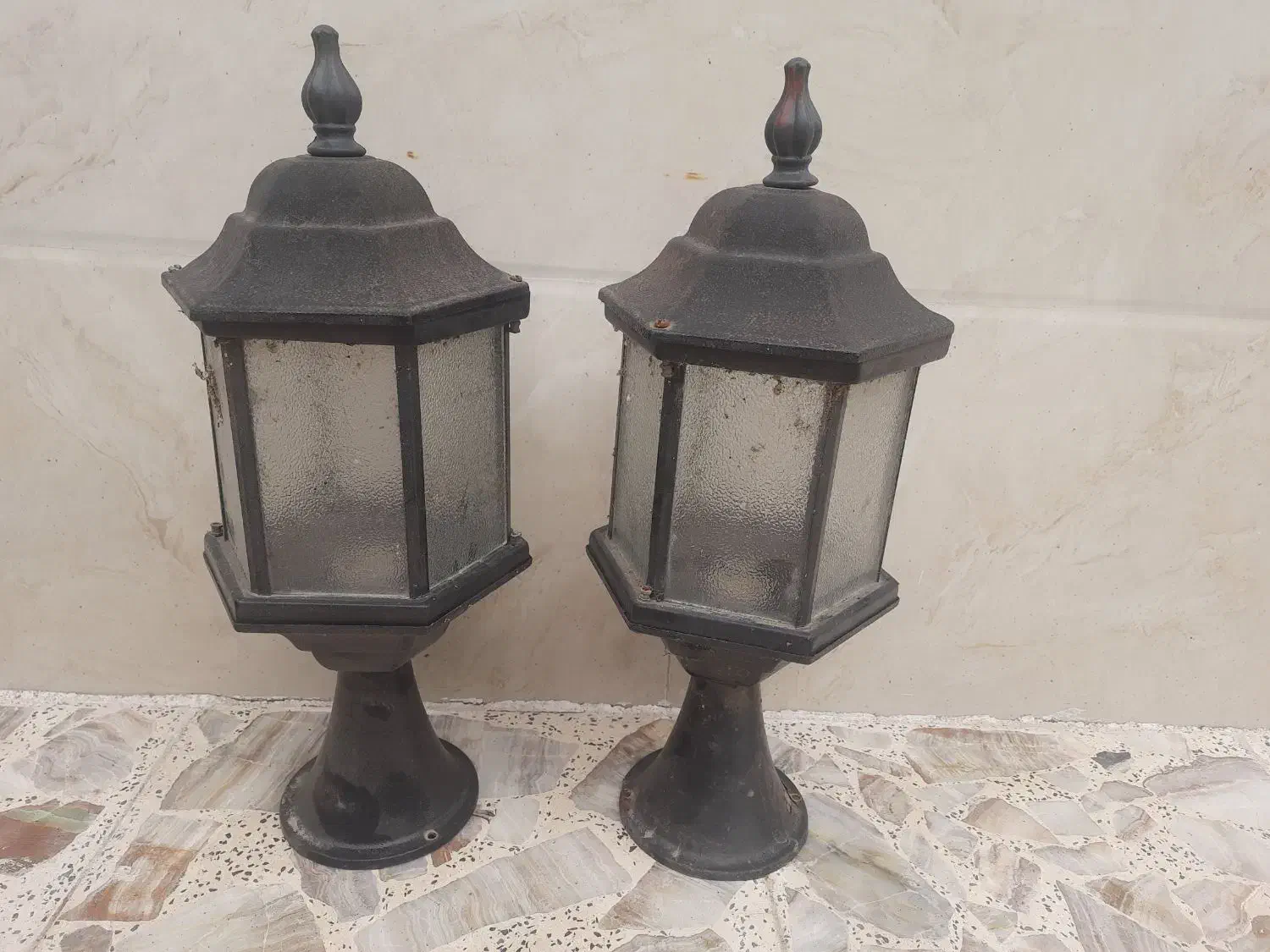 چراغ باغی|لامپ و چراغ|صومعه‌سرا, |دیوار