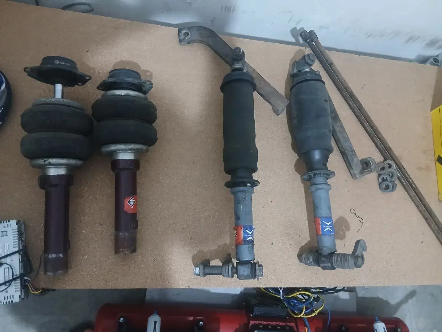 پنوماتیک پژو و سمند|قطعات یدکی و لوازم جانبی|بروجرد, |دیوار