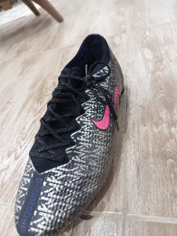 کفش ورزشی فوتبال نایک اصلی|کیف، کفش، کمربند|مریوان, |دیوار