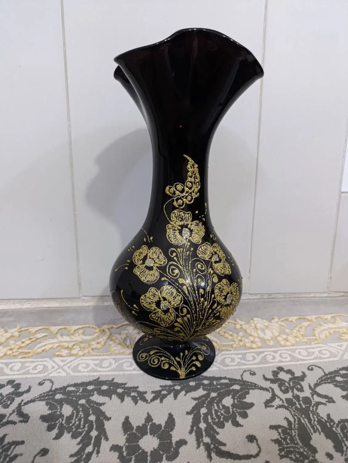 گلدان شیشه ای مشکی و بلوری|گل مصنوعی|مشهد, طبرسی شمالی|دیوار