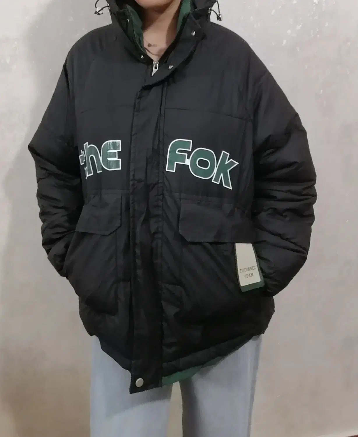 پالتو بارونی  سویشرت|لباس|قدس, شهر‌قدس|دیوار