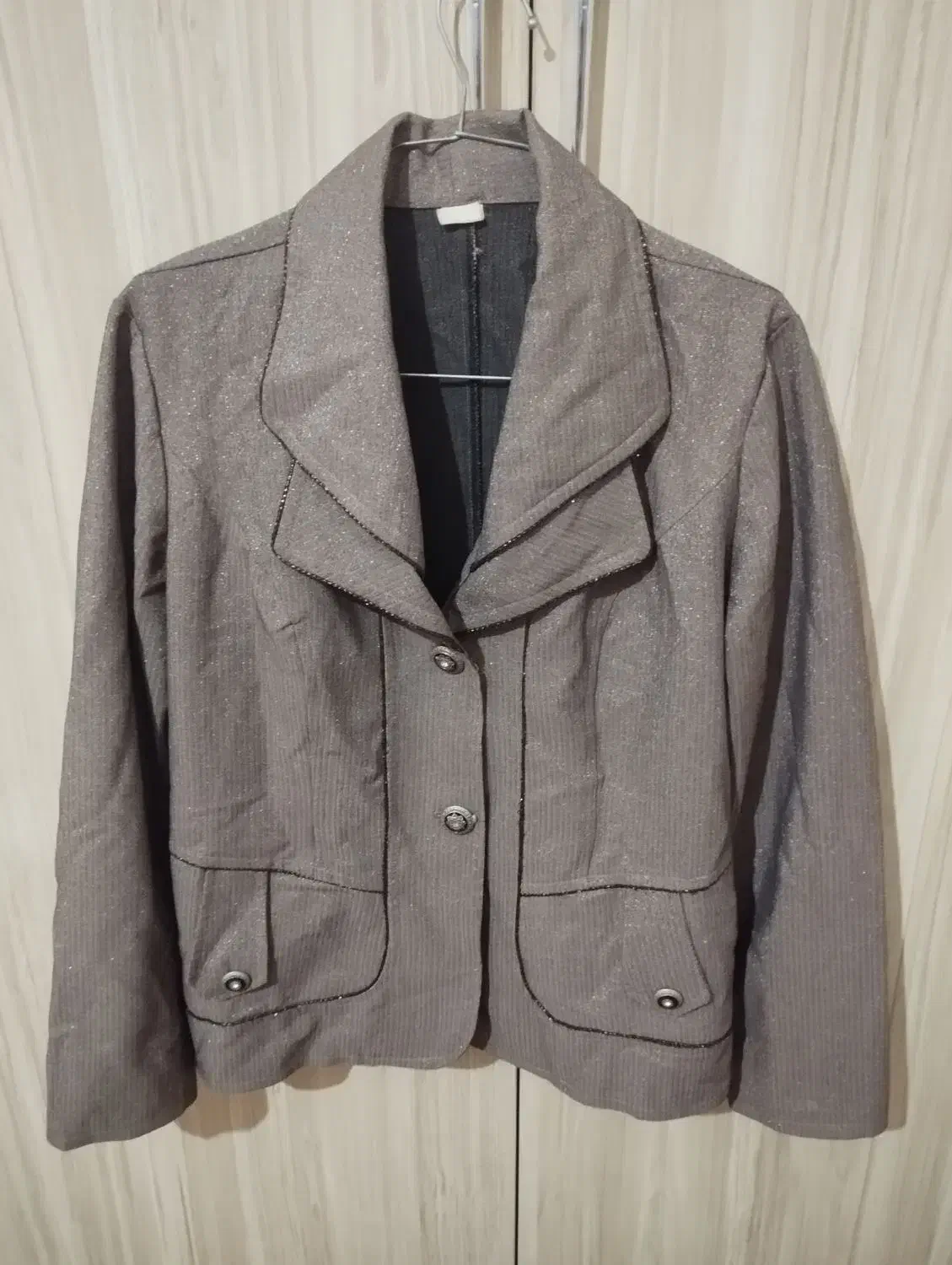 چند دست لباس در حد نو دارم هم مجلسی هم مانتو|لباس|قیدار, |دیوار