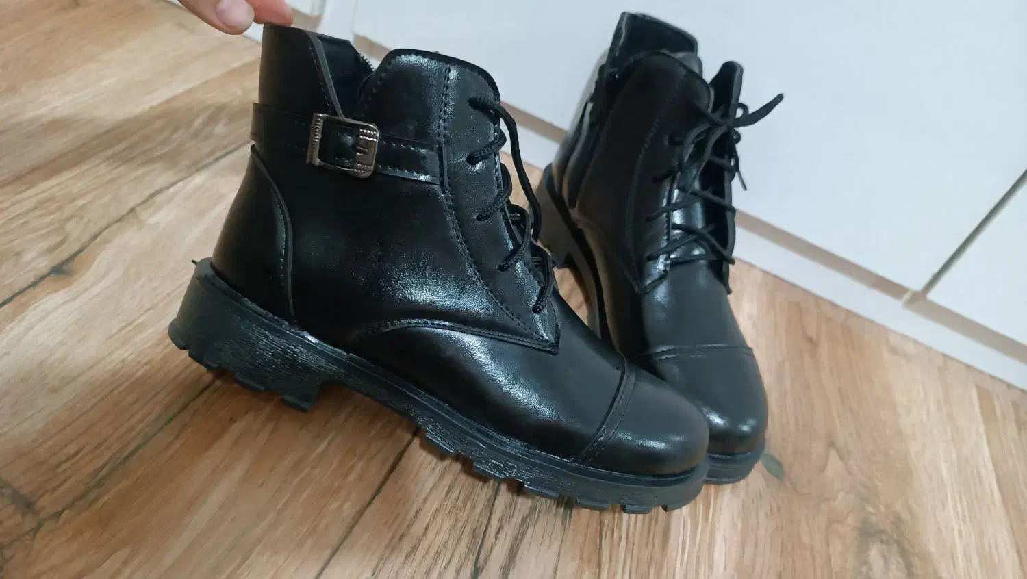 نیم پوت|کیف، کفش، کمربند|مشهد, حضرت حجت|دیوار