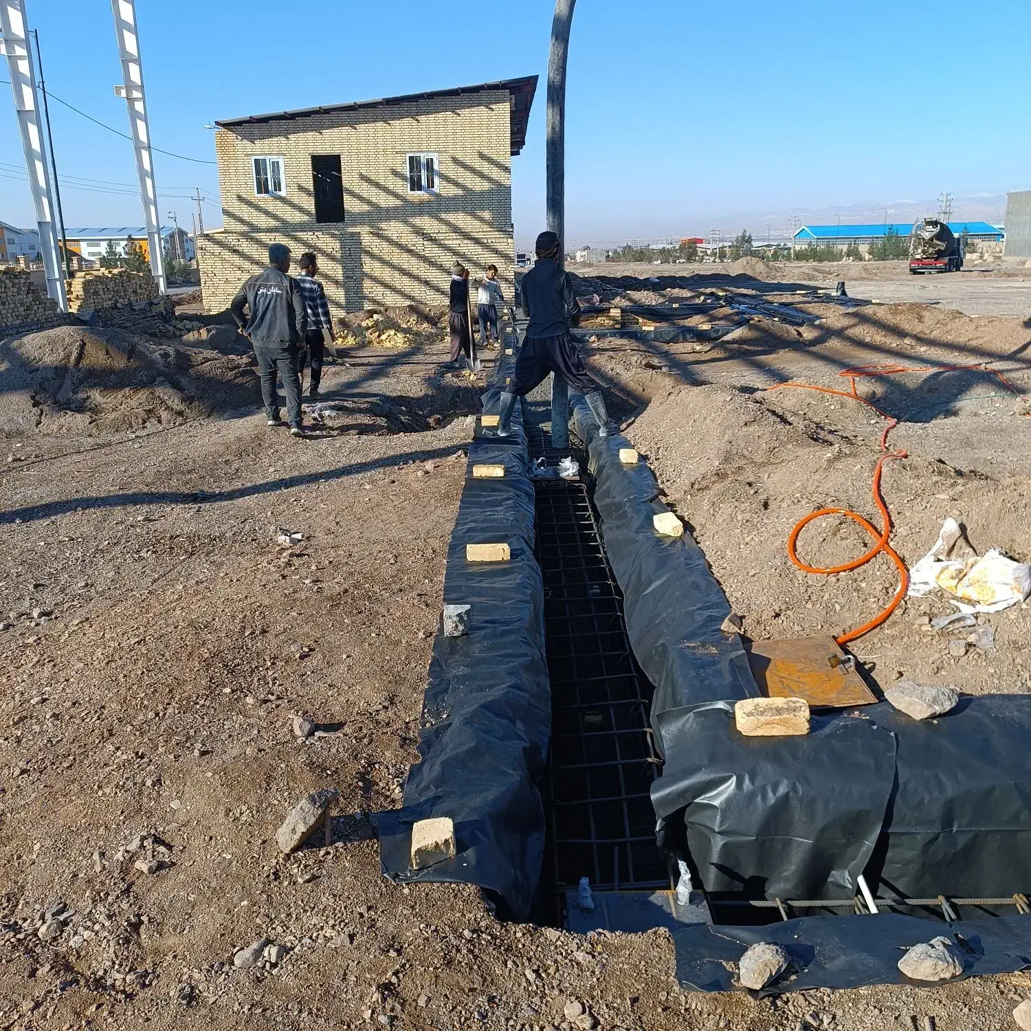 سوله نیمه کاره|فروش دفتر صنعتی، کشاورزی، تجاری|سمنان, |دیوار