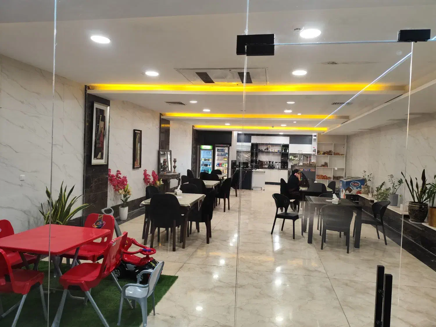 اجاره ملک تجاری جهت کافی شاپ و فست فود|اجارهٔ مغازه و غرفه|بندرعباس, |دیوار