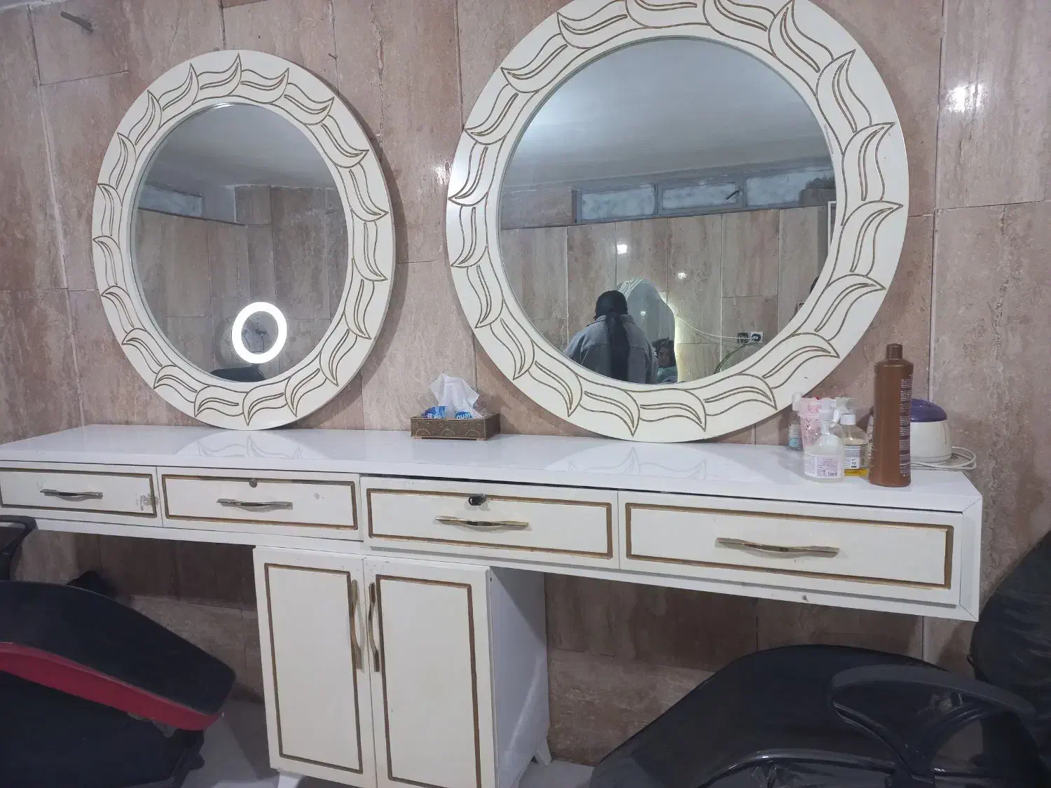 دکور آرایشگاه|آرایشگاه و سالن‌های زیبایی|فاضل آباد, |دیوار