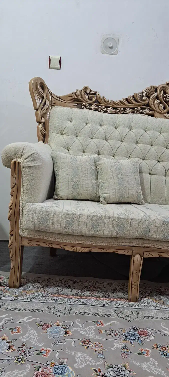 مبلمان سلطنتی ۹ نفربادوعددعسلی و یک عددمیزجلو مبلی|مبلمان خانگی و میز عسلی|کبودرآهنگ, |دیوار