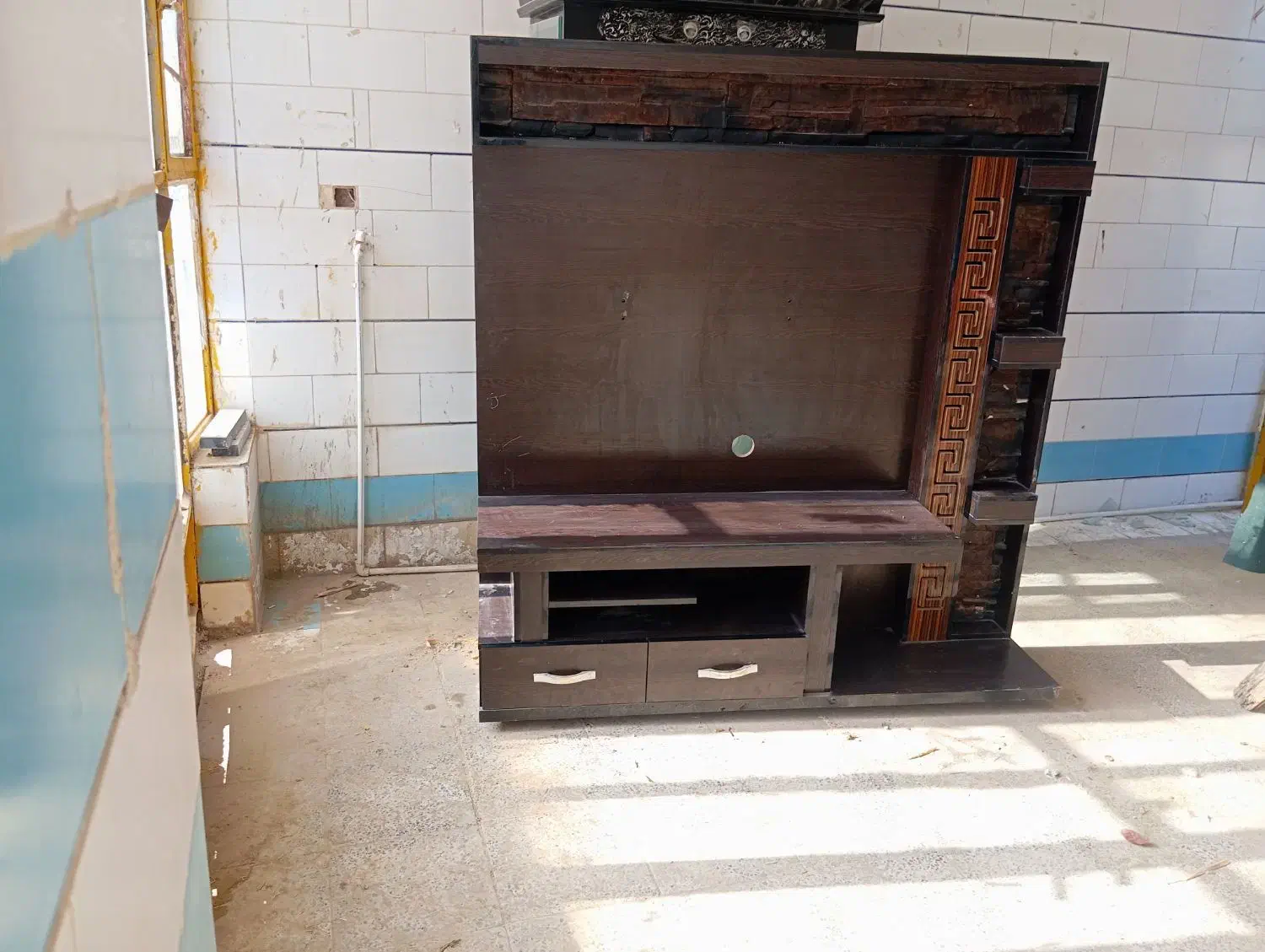 زیر تلویزیون|میز تلویزیون|لردگان, |دیوار