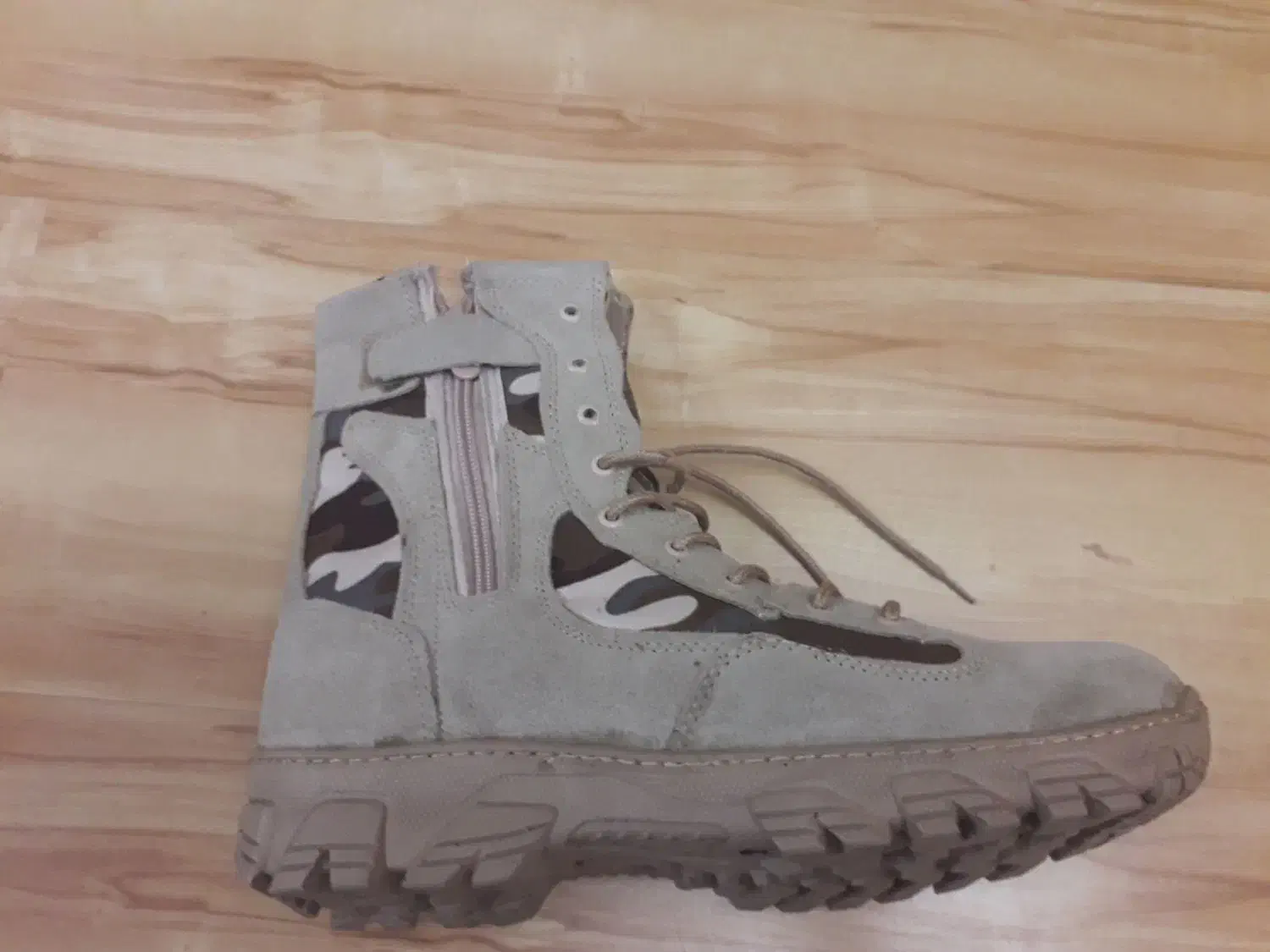 پوتین مرزبانی|کیف، کفش، کمربند|تبریز, |دیوار