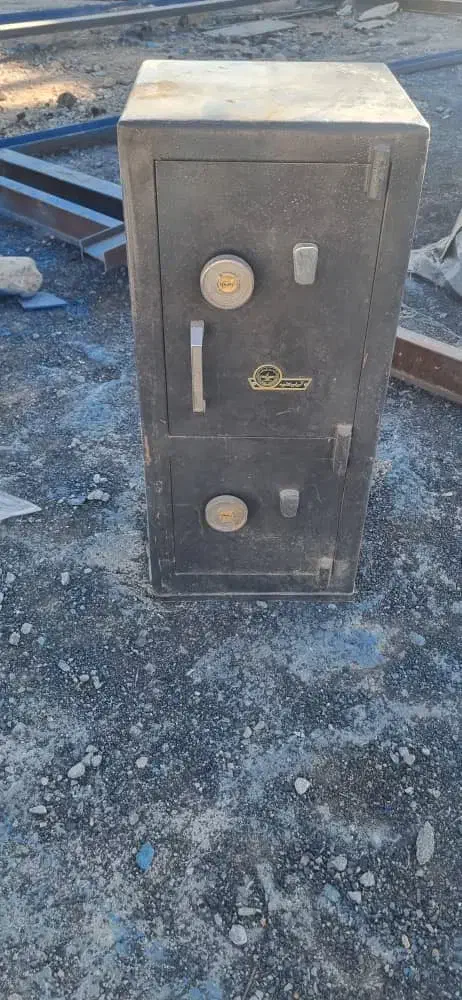 گاوصندوق دو طبقه قدیمی بسیار محکم|فروشگاه و مغازه|بروجن, |دیوار