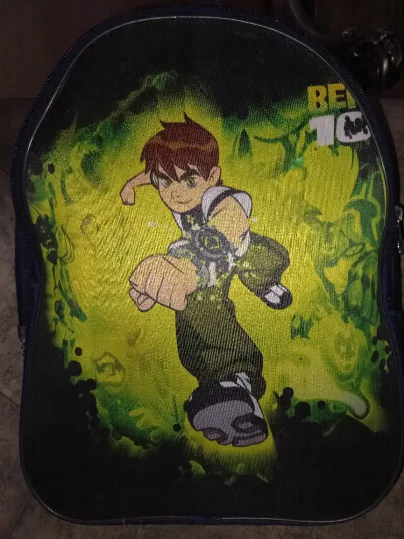 کیف مدرسه نوی ۲۰۰تومن|کیف، کفش، کمربند|رشت, چمارسرا|دیوار