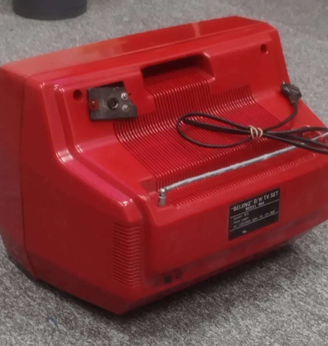 تلوزیون عتیقه|کلکسیون اشیاء عتیقه|میبد, |دیوار