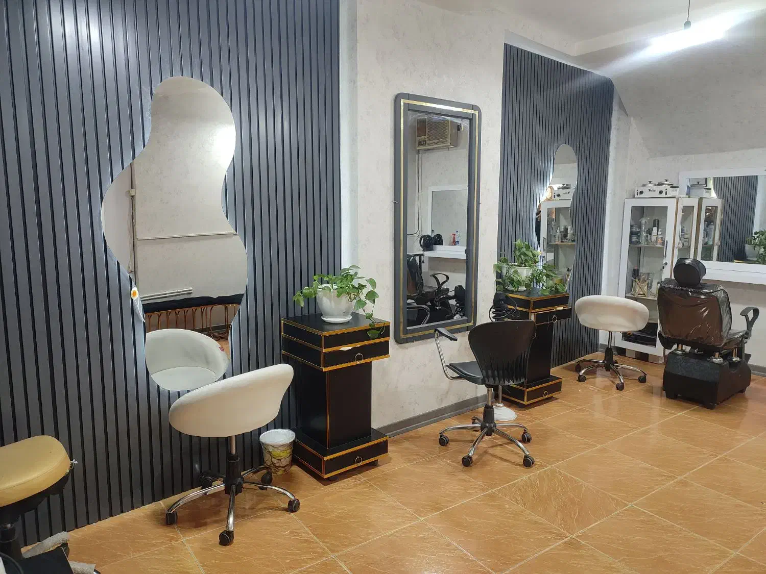 استخدام نیرو در ارایشگاه|استخدام درمانی، زیبایی، بهداشتی|جیرفت, |دیوار