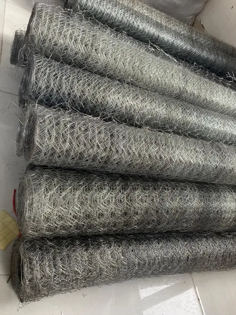 نیازمند فروشنده در ابزار یراق ومصالح ساختمانی|استخدام خدمات فروشگاه و رستوران|کیاشهر, |دیوار