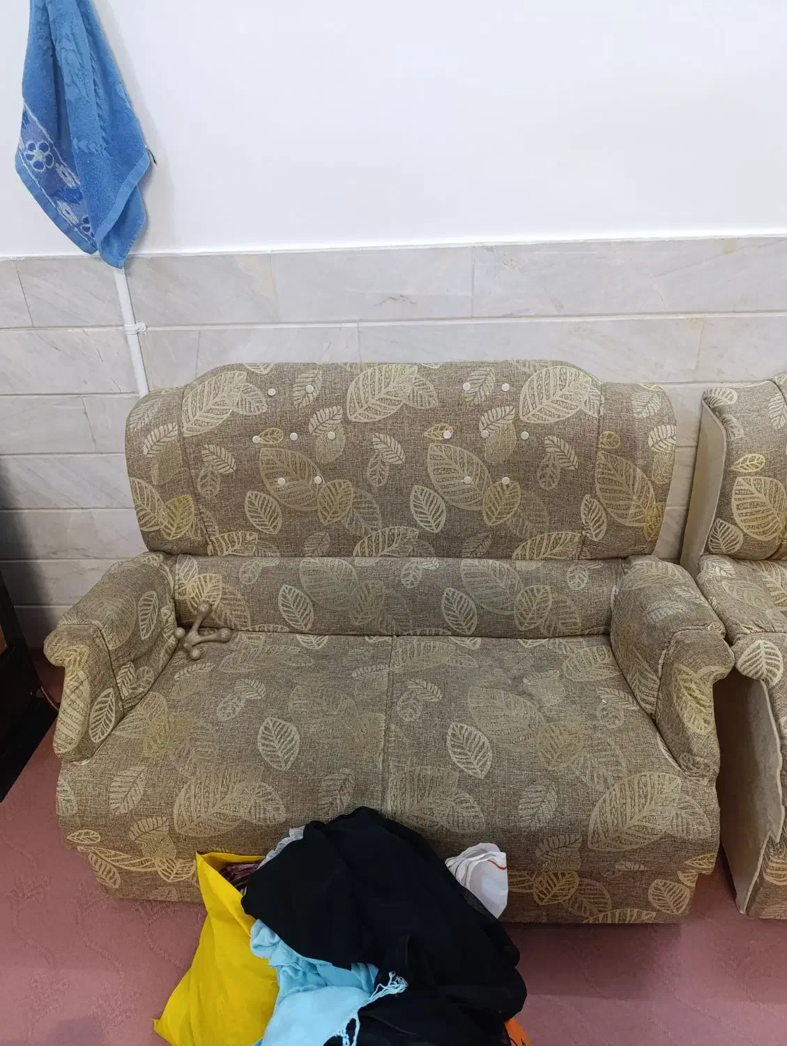 مبل قدیمی سه نفره، دونفره، دوتا یک نفره|مبلمان خانگی و میز عسلی|قم, زنبیل آباد|دیوار