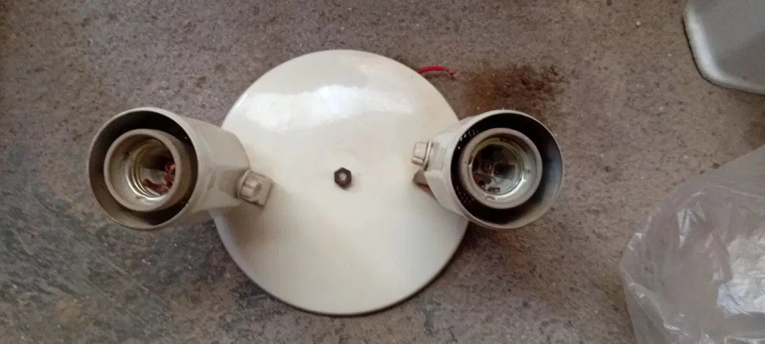 دوعددلامپ گیرفلزی|لامپ و چراغ|مرند, |دیوار